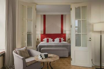 Люкс с видом на собор в Гостинице Англетер