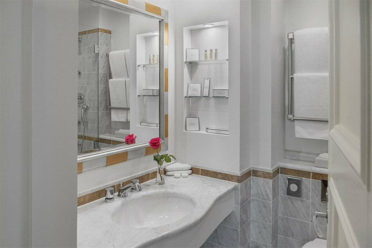 Фотографии номера Люкс с видом на собор в Гостинице Англетер Санкт-Петербург