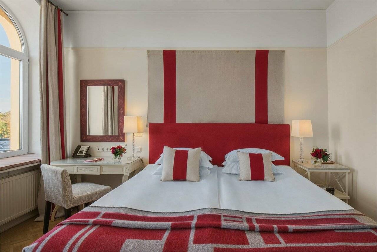 Фотографии номера Номер с балконом в Гостинице Англетер Санкт-Петербург