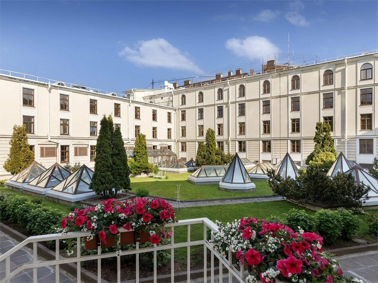 Фотографии номера Стандартный номер в Гостинице Англетер Санкт-Петербург