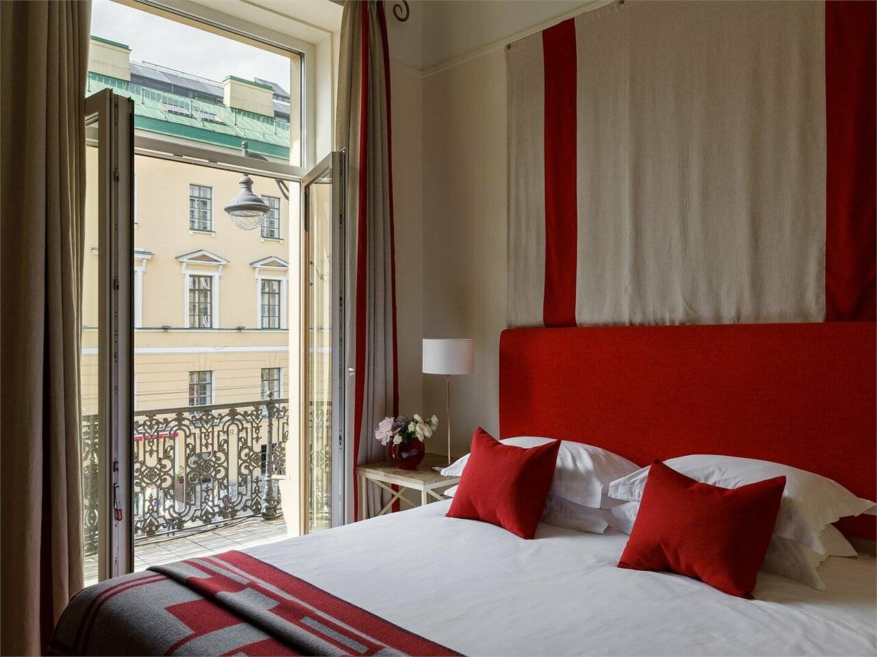 Фотографии номера Номер с балконом в Гостинице Англетер Санкт-Петербург