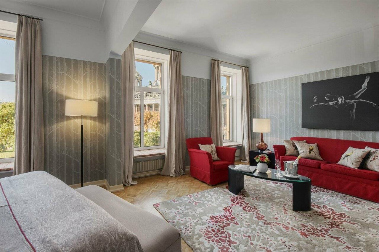 Фотографии номера Полулюкс с видом на собор в Гостинице Англетер Санкт-Петербург